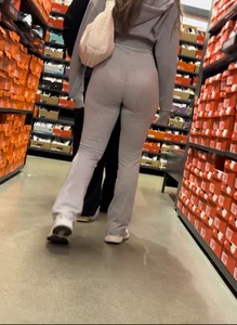 Nike store hotties (Black vs Gray)