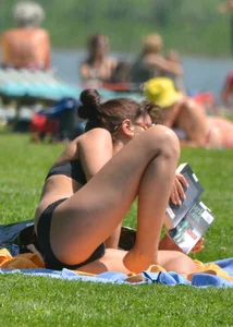 Beach Candid Milf in Swimsuit