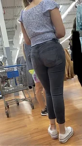 Tall Thick Latina Milf In Tight Black Jeans😋