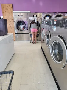 Thank god for women who dress like this at the laundromat