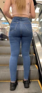 Girls in skinny jeans photo dump