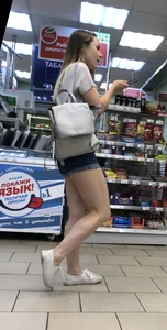 Hot Muscular Legs in Shorts Supermarket Candid Gallery