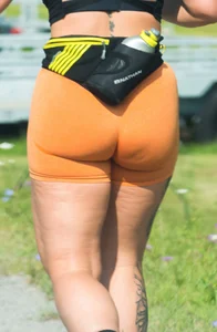 Pawg Jog: Thick cheeks bright orange