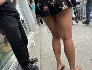 Hot Asian Girl Sexy Legs in Dress