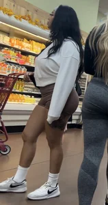 Asian hottie showing off her amazing ass at Trader Joe’s (OC)