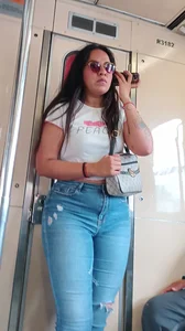 Latina  con un culo enorme