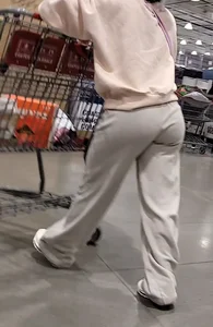 Teen booty in joggers