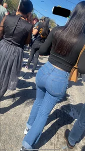 Sexy Latina in tight jeans w| bubble
