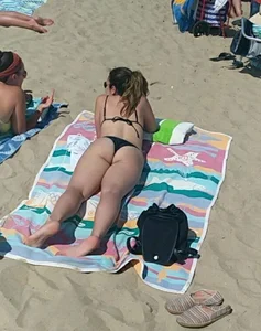 Beach creepshots of girls' legs and feet