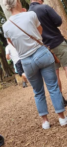 Nice milf ass in jeans