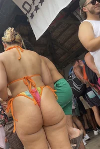 Crazy thick pawg in thong capped from all angles (OC)