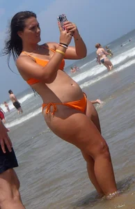 Thick thighs pawg in bikini