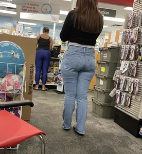 Thick Latina in Jeans
