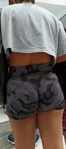 Paraditas esas nalgas entangadas