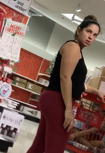 Latina Milf in Maroon Leggings