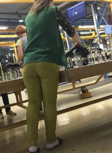 PAWG Milf with yellow jeans!!!
