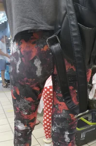 Skinny leggings in the store