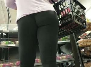 Perfect Sexy Ass and Legs in Black Yoga Pants Supermarket Creepshots Gallery
