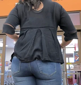 Chunky milf ass creeped in jeans shopping