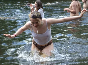 Candid tits and pokies