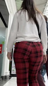 Sexy Milf in Xmas Checkered Leggings (oc)