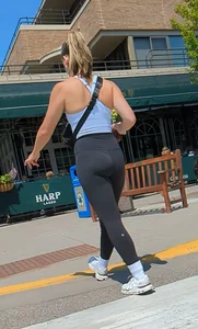 Fit Milf In Leggings
