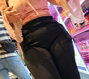 Hot chubby asian chick with a cake   (OC)