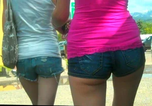 Skinny babe in denim shorts with a nice gap showing ass cheeks