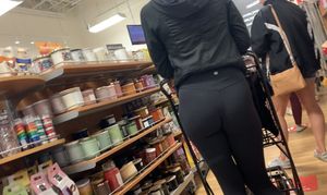 Blonde with a perfect ass in lulu’s