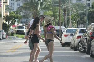 Deerfield Beach girls in bikinis