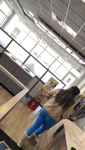 Hot babe ordering food in bright blue leggings