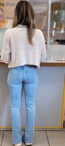 Candid Girl With a Nice Butt in Skinny Blue Jeans at the Post Office Creepshot