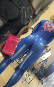 REALLY TIGHT blonde babe in samus cosplay!