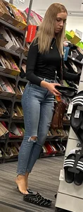 Blond with hot legs in tight Jeans looking for heels