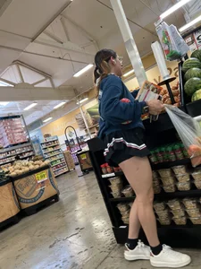Fat booty in flares / bonus skirt pic
