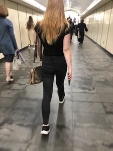 Hot Blondie in Tight Black Jeans Escalator Closeups in Subway