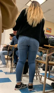 Teen Tight Blue Jeans Pantyline Ass