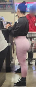 Dumpy 1 ( Pink leggings pretty face phat ass BBL)