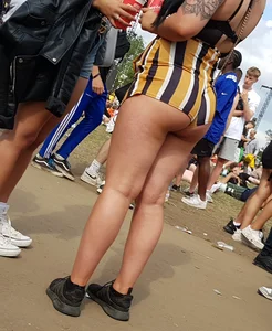 Tattooed Chubby Milf in Striped Tights Creepshot