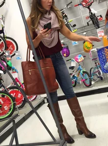 Walmart milf shopping in tight jeans looking hot