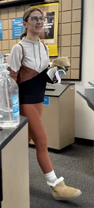 Hottie at the UPS store with a nice tight ass in brown leggings