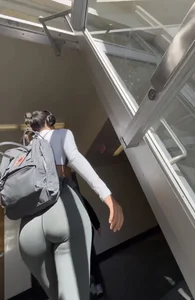 Must see! Gym babe bends over  / not OC