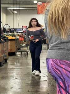 Short tight Latina cutie in flared legging