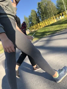 Skinny Girl in Grey Leggings Walking Past the Camera Candid Photos Gallery