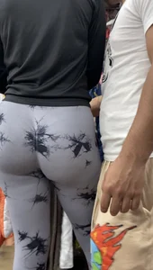 Pretty Latina has a sweet round ass that jiggle (gifs)