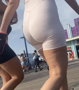 Pawg in sexy tan bodysuit on boardwalk(ALL OC)