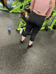 Gym PAWG Pt2 (nike pro leggings, juicy booty(oc))