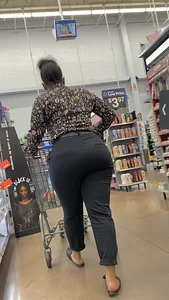 Sexy Juicy Big Bubble Butt Lightskinned Ebony Milf Dressed Classy😮‍💨
