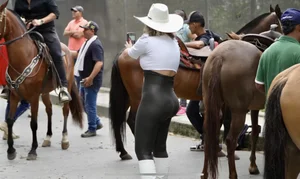 Latina cowgirls gitty up! Non OC