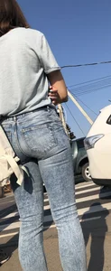 Hot Booty and Legs in Tight Jeans Street Creepshots